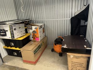 5 x 10 storage unit in Baltimore, MD