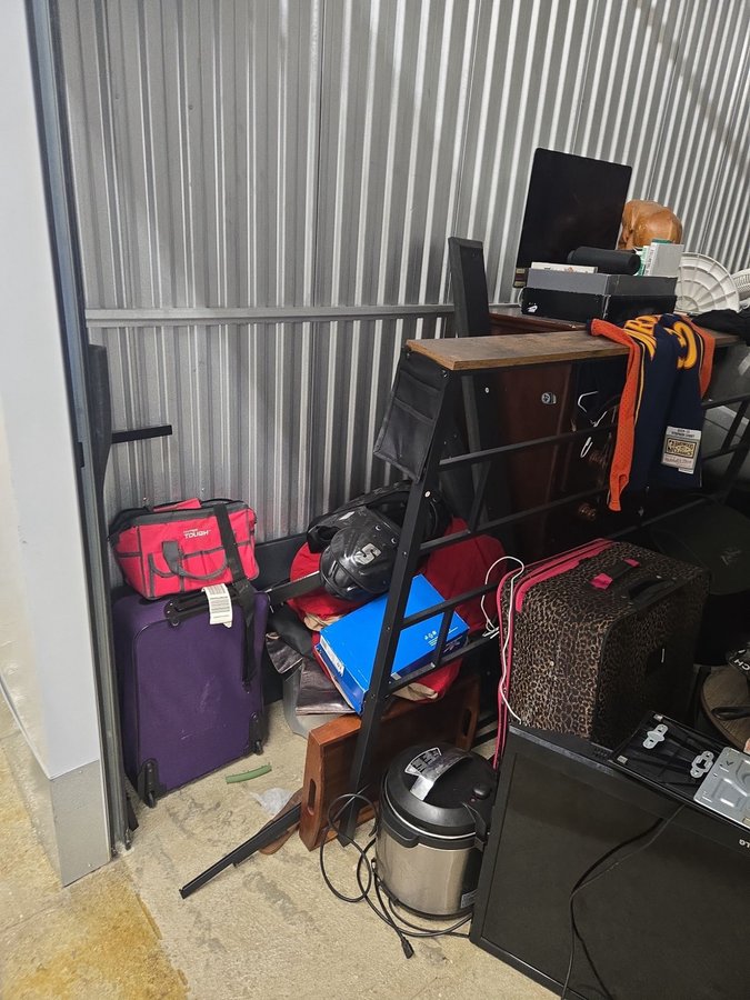 10 x 15 storage unit in Baltimore, MD