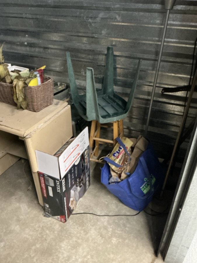 10 x 10 storage unit in Silver Spring, MD