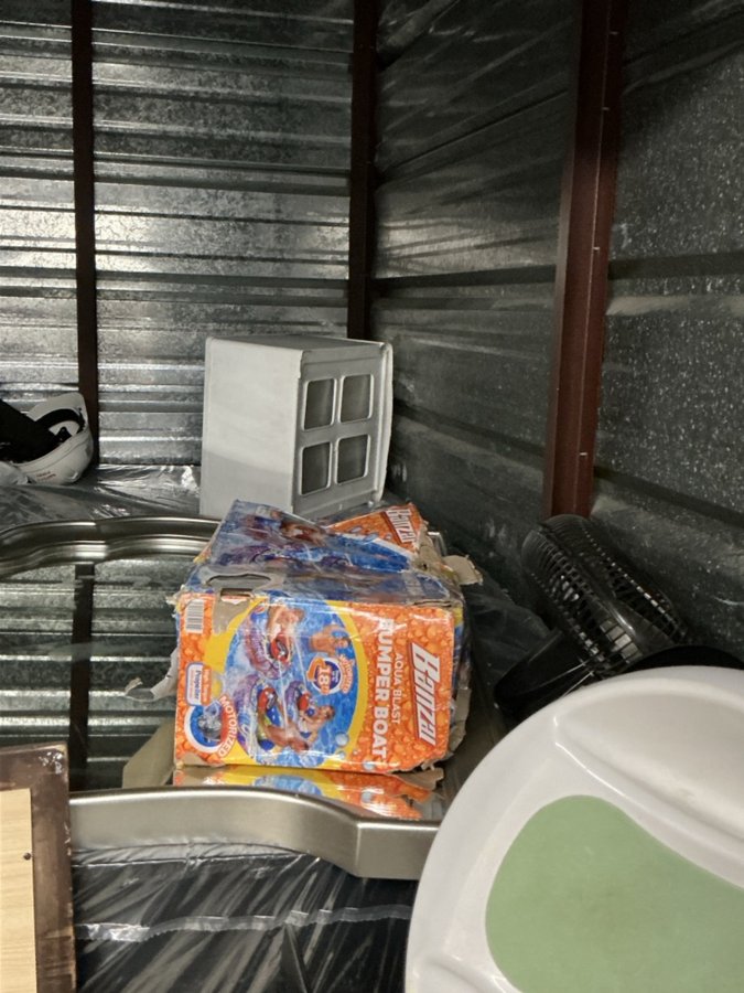 7 x 10 storage unit in Silver Spring, MD
