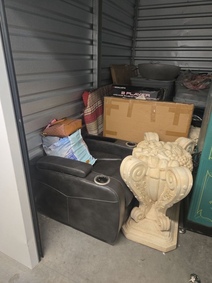 7 x 10 storage unit in Woodlawn, MD