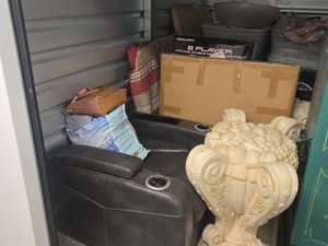 7 x 10 storage unit in Woodlawn, MD