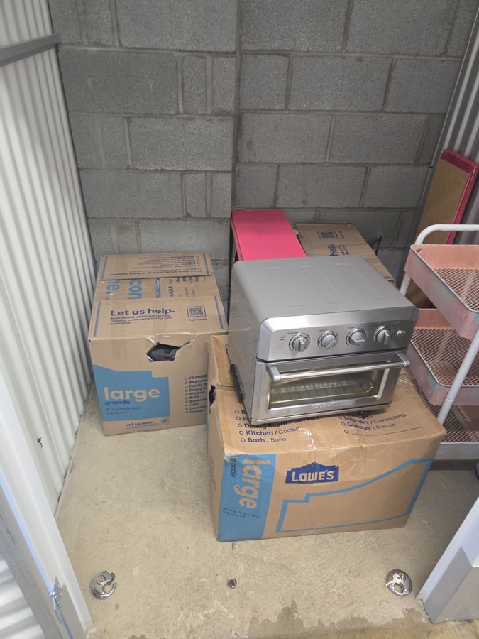 5 x 5 storage unit in Baltimore, MD