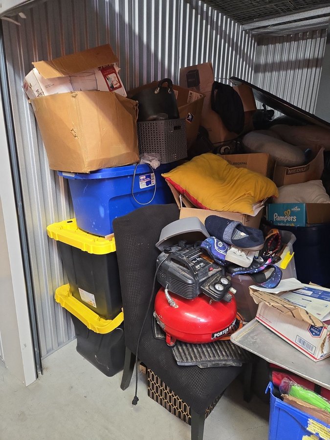 10 x 10 storage unit in Silver Spring, MD