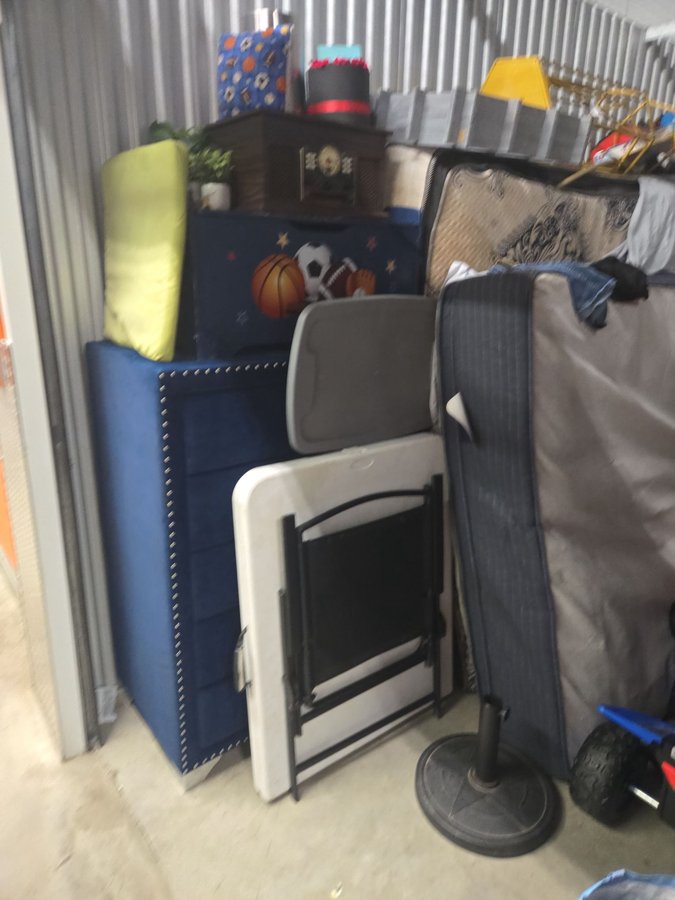 10 x 15 storage unit in Parkville, MD