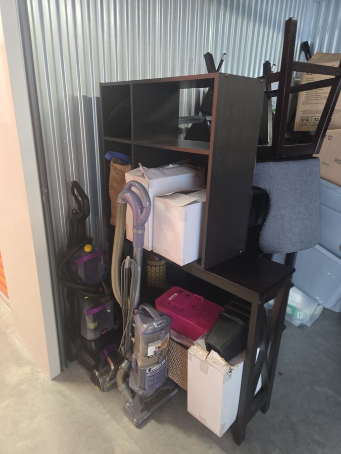 10 x 10 storage unit in Owings Mills, MD