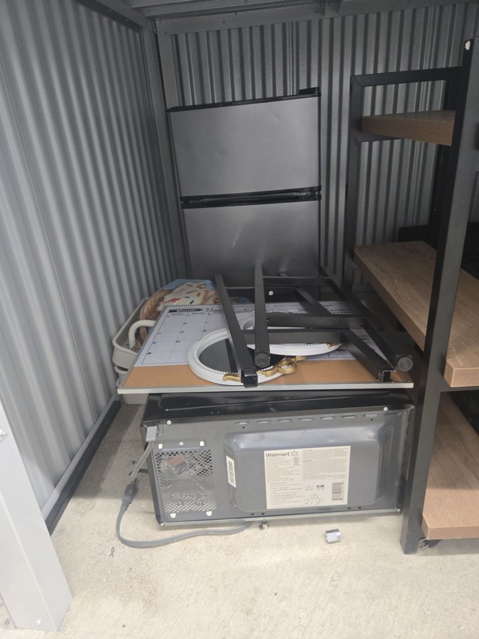 5 x 5 storage unit in Baltimore, MD