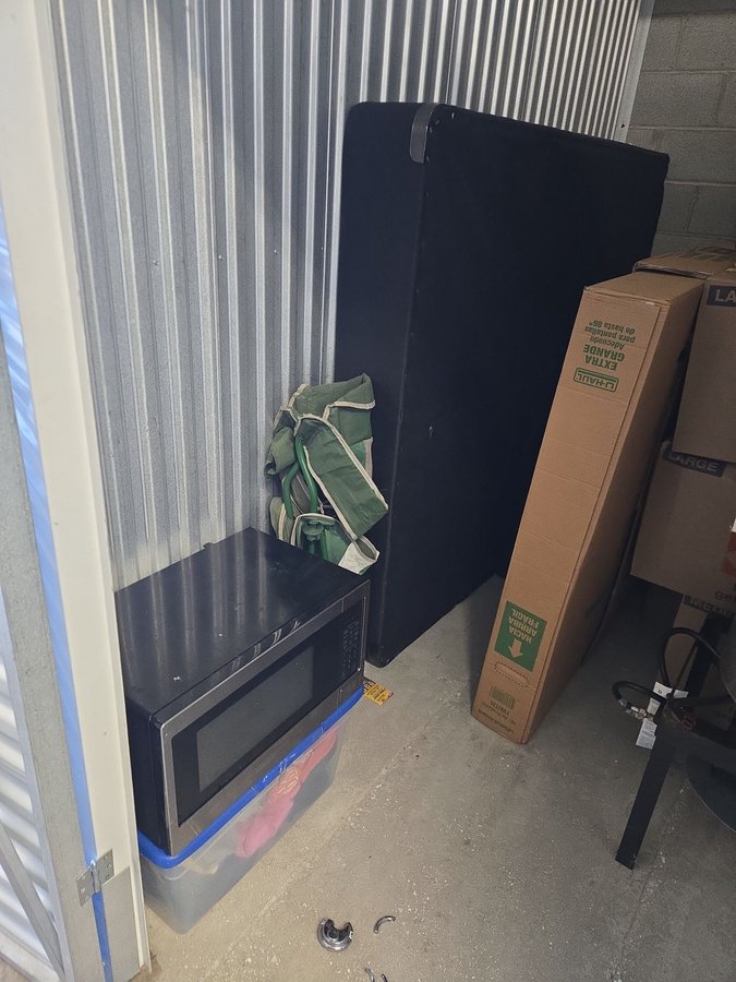 5 x 10 storage unit in Laurel, MD