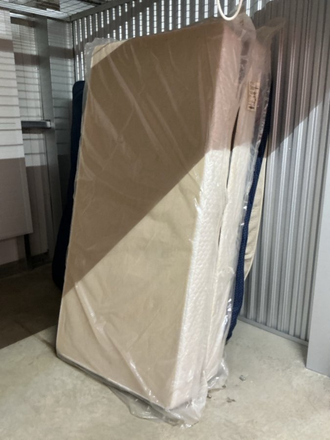 10 x 10 storage unit in College Park, MD