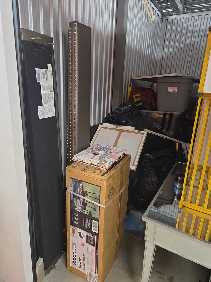5 x 10 storage unit in Parkville, MD