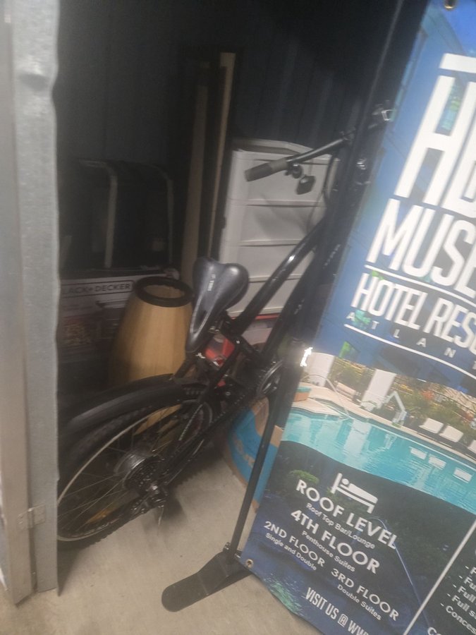 10 x 10 storage unit in Silver Spring, MD