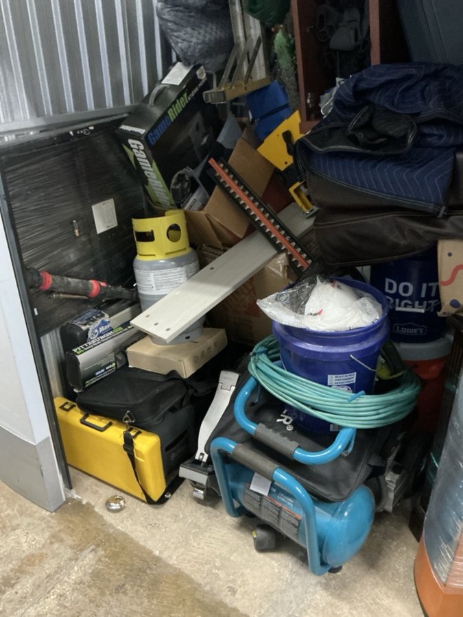 10 x 10 storage unit in Laurel, MD