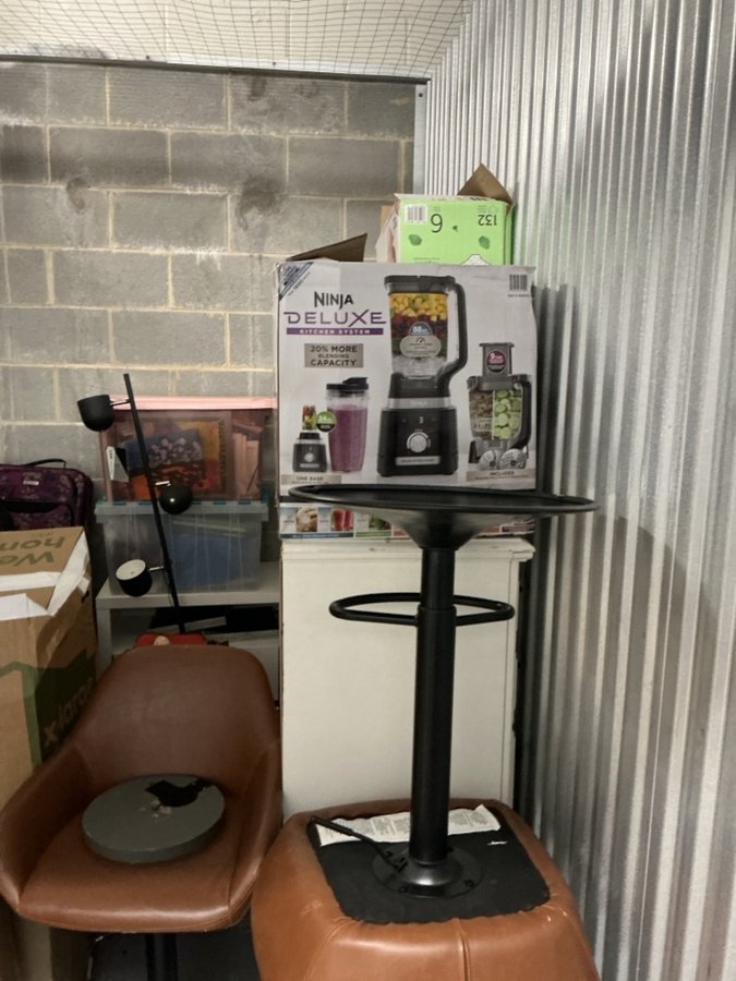 7 x 10 storage unit in Laurel, MD