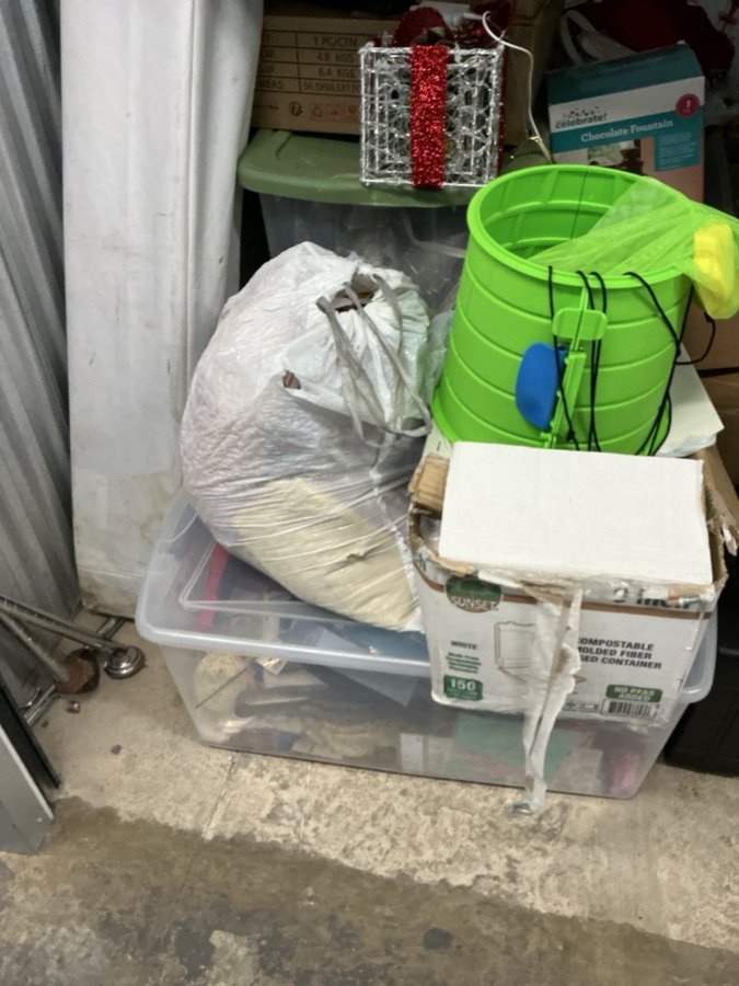 7 x 10 storage unit in Laurel, MD