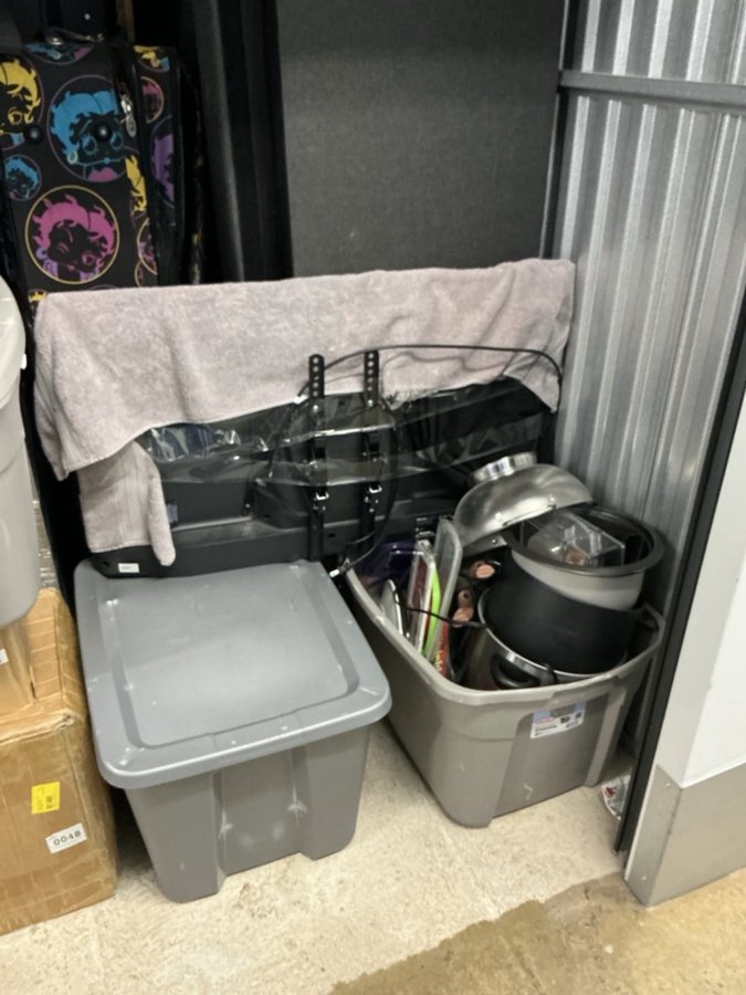 10 x 15 storage unit in Laurel, MD