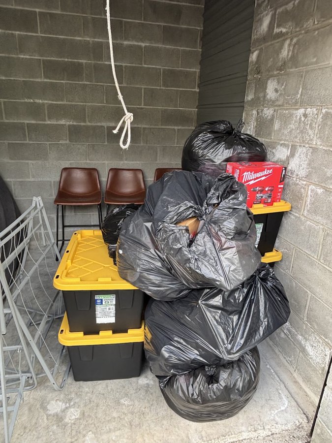 10 x 10 storage unit in Puyallup, WA