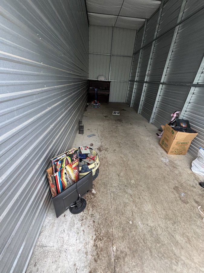 10 x 30 storage unit in Puyallup, WA