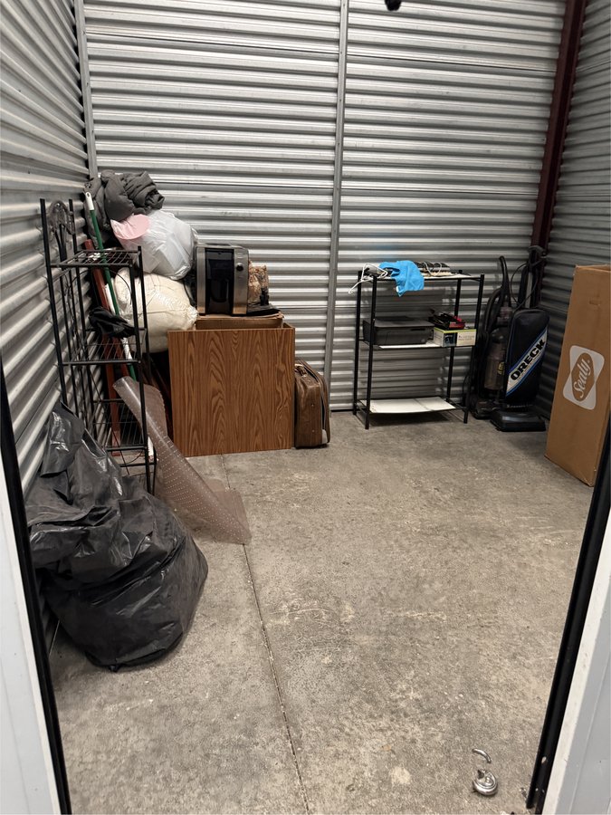 10 x 10 storage unit in Livonia, MI