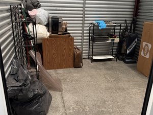 10 x 10 storage unit in Livonia, MI