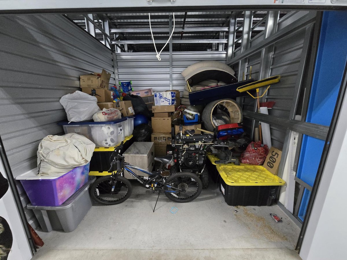 10 x 10 storage unit in Jersey City, NJ