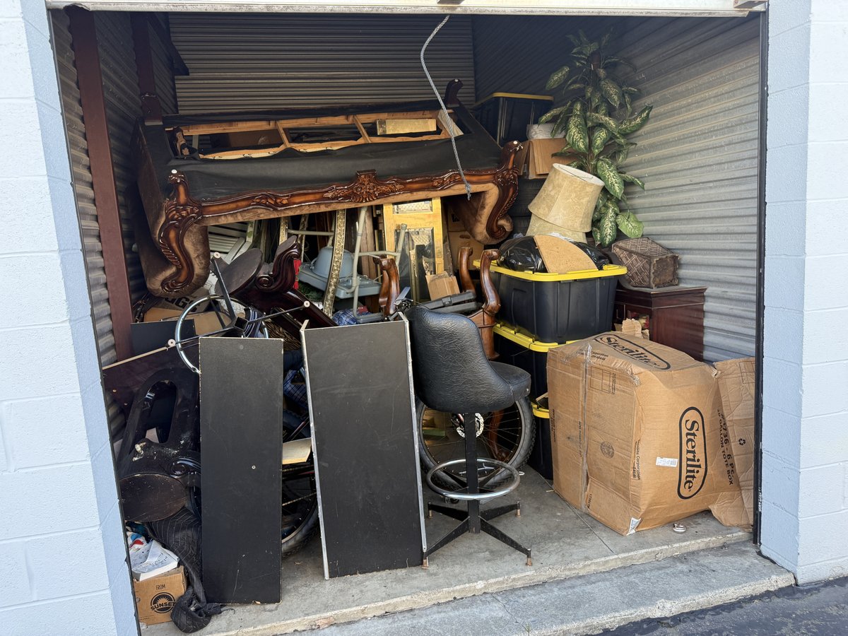10 x 15 storage unit in Livonia, MI
