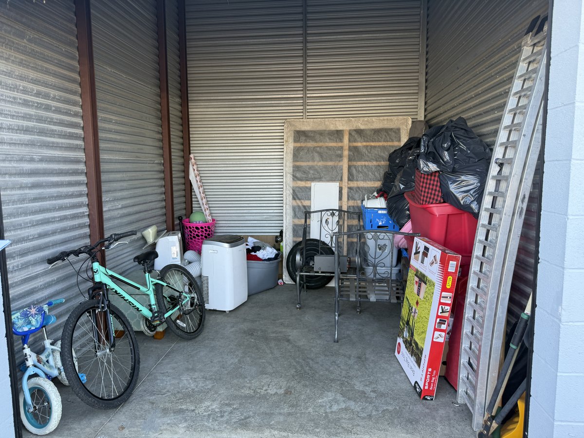10 x 12 storage unit in Livonia, MI