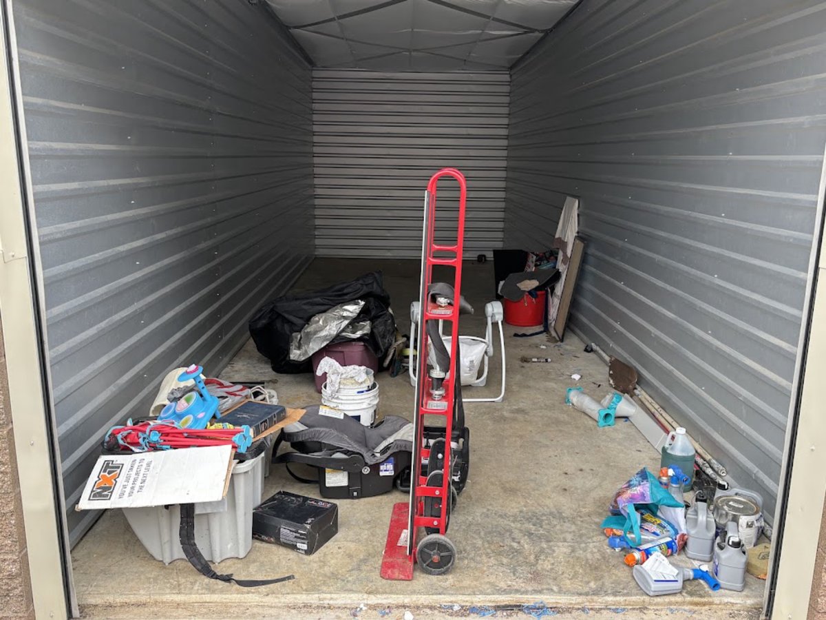 10 x 30 storage unit in Puyallup, WA