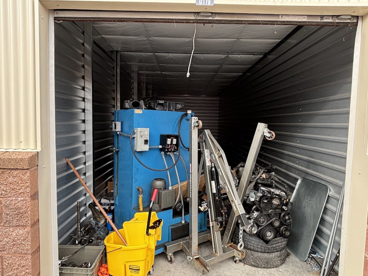 10 x 30 storage unit in Puyallup, WA