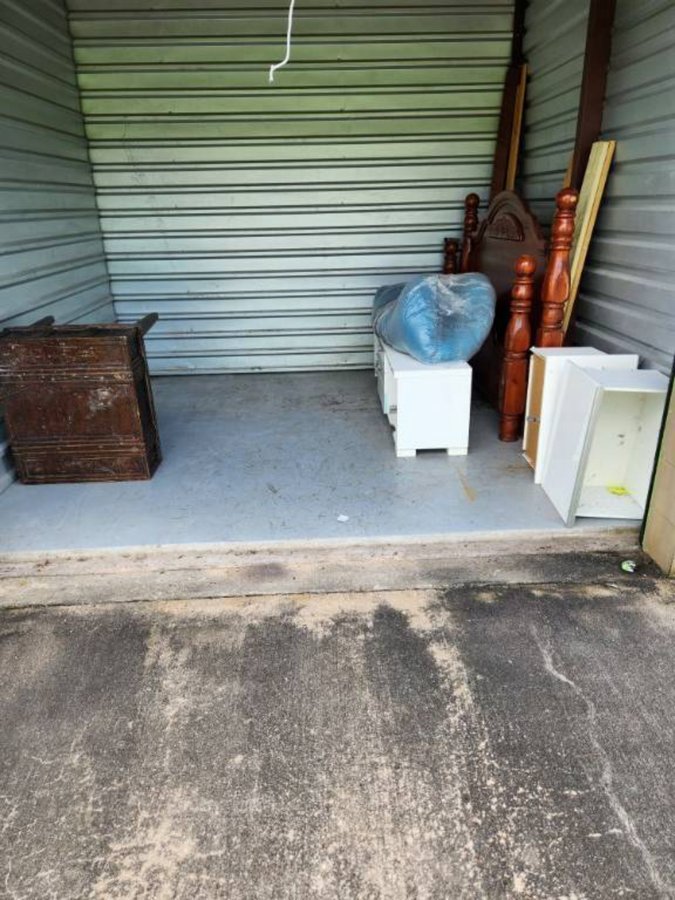 10 x 10 storage unit in Alvin, TX