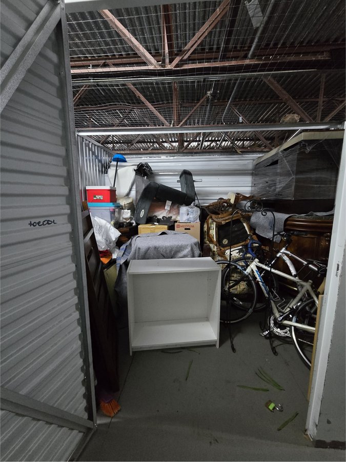 10 x 10 storage unit in Hialeah, FL