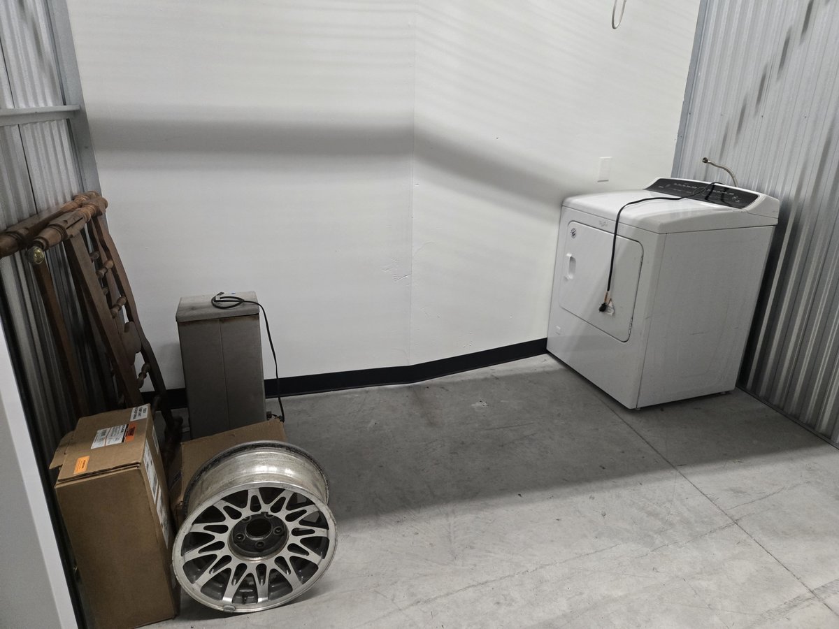 10 x 5 storage unit in Fort Gratiot, MI