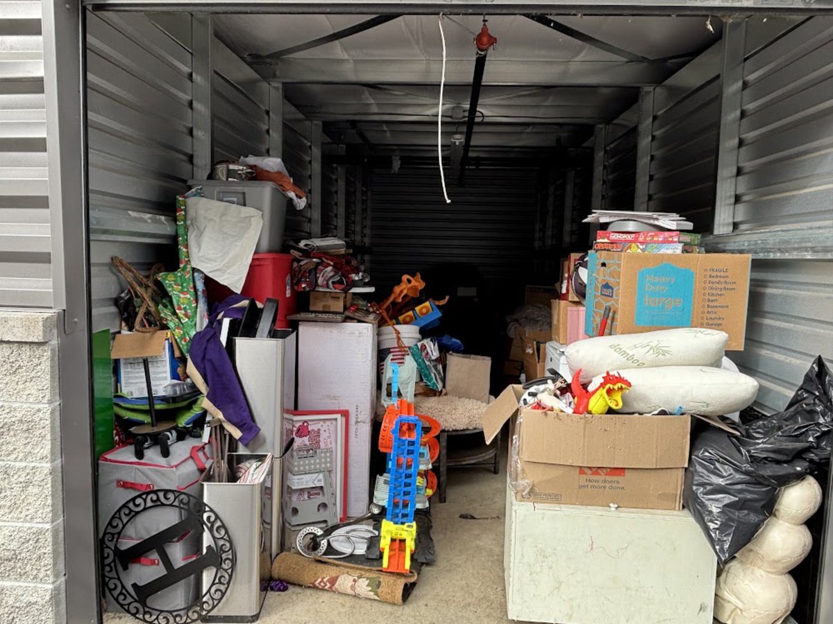 10 x 30 storage unit in Puyallup, WA