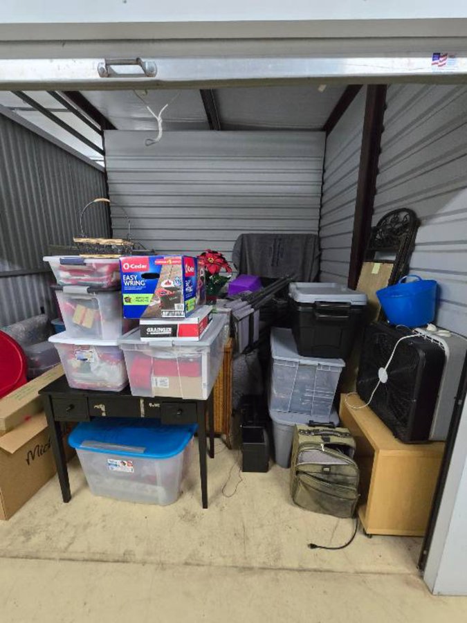 10 x 10 storage unit in Houston, TX