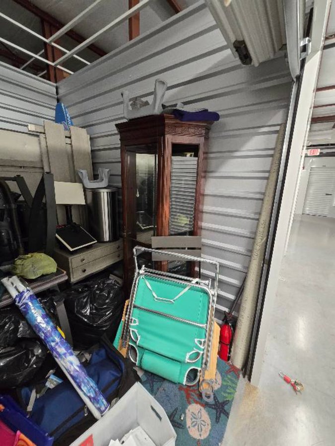 10 x 10 storage unit in Largo, FL