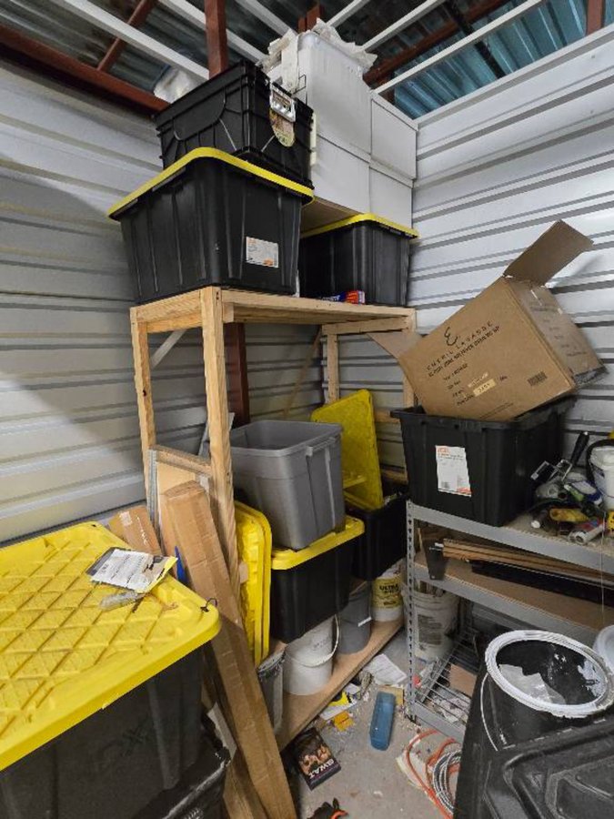 10 x 7 storage unit in Largo, FL