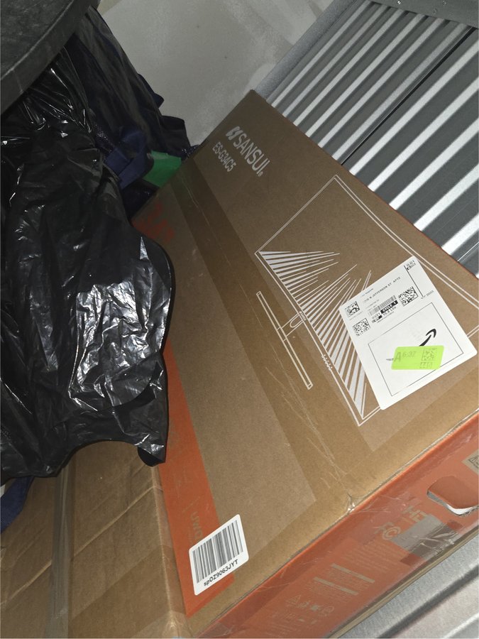 5 x 5 storage unit in Claymont, DE