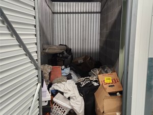 5 x 10 storage unit in Sandy Springs, GA