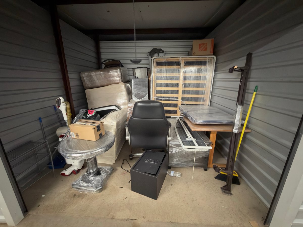 10 x 10 storage unit in Dallas, TX