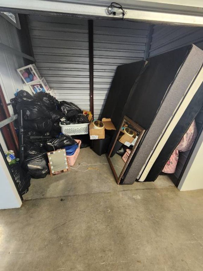 10 x 7 storage unit in Dallas, TX