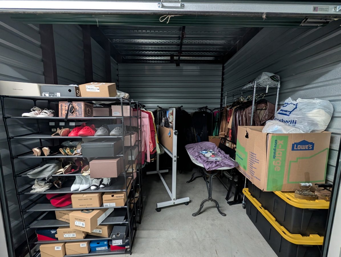10 x 10 storage unit in Rockville, MD