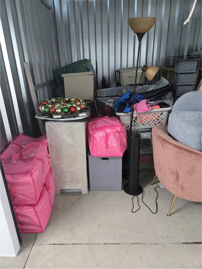 10 x 10 storage unit in West Hartford, CT