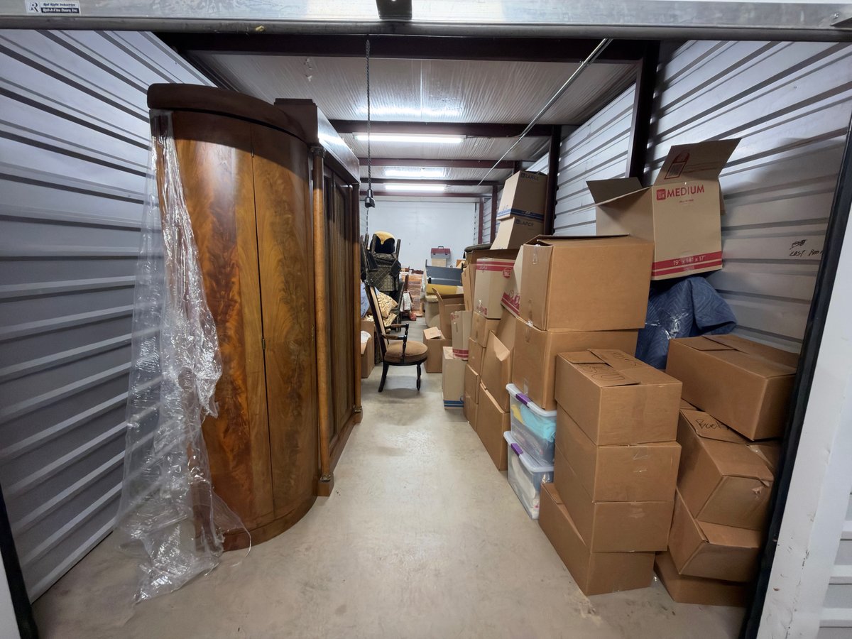 10 x 30 storage unit in Dallas, TX