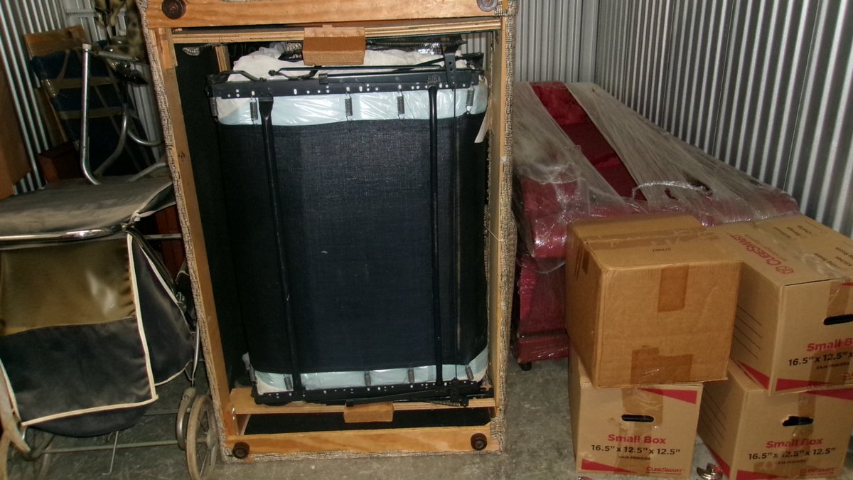 10 x 10 storage unit in Chicago, IL