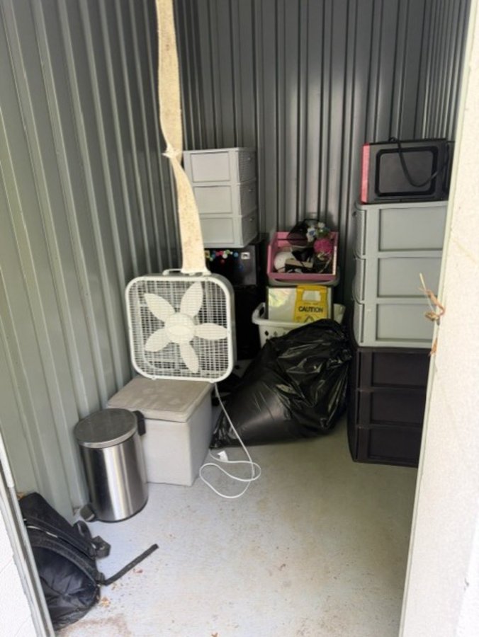 5 x 10 storage unit in Hamden, CT
