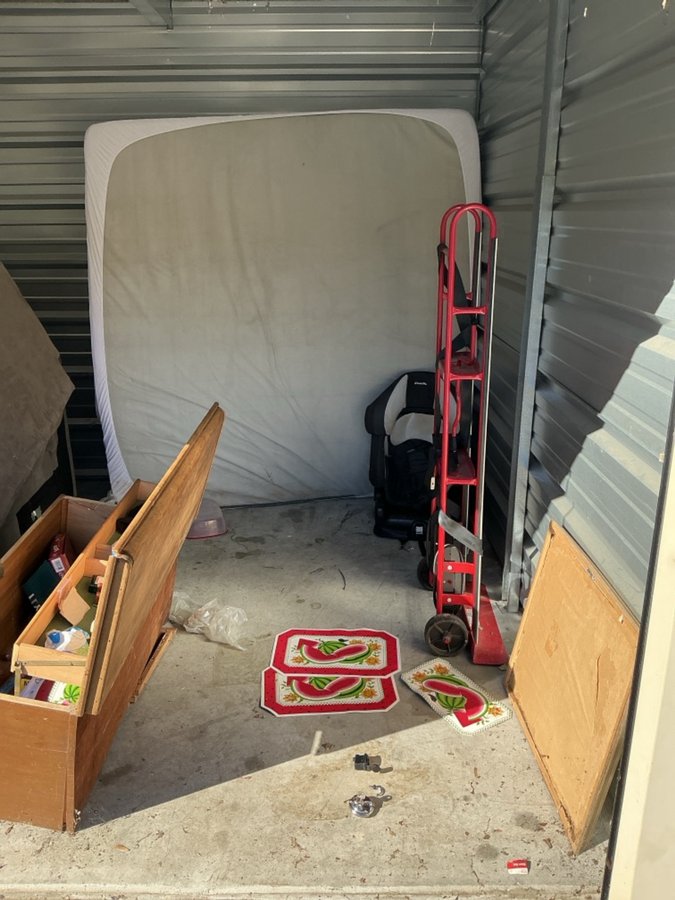 10 x 10 storage unit in Lancaster, PA
