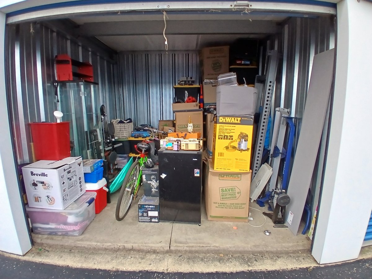 10 x 10 storage unit in Oswego, IL