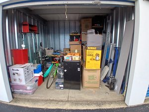 10 x 10 storage unit in Oswego, IL