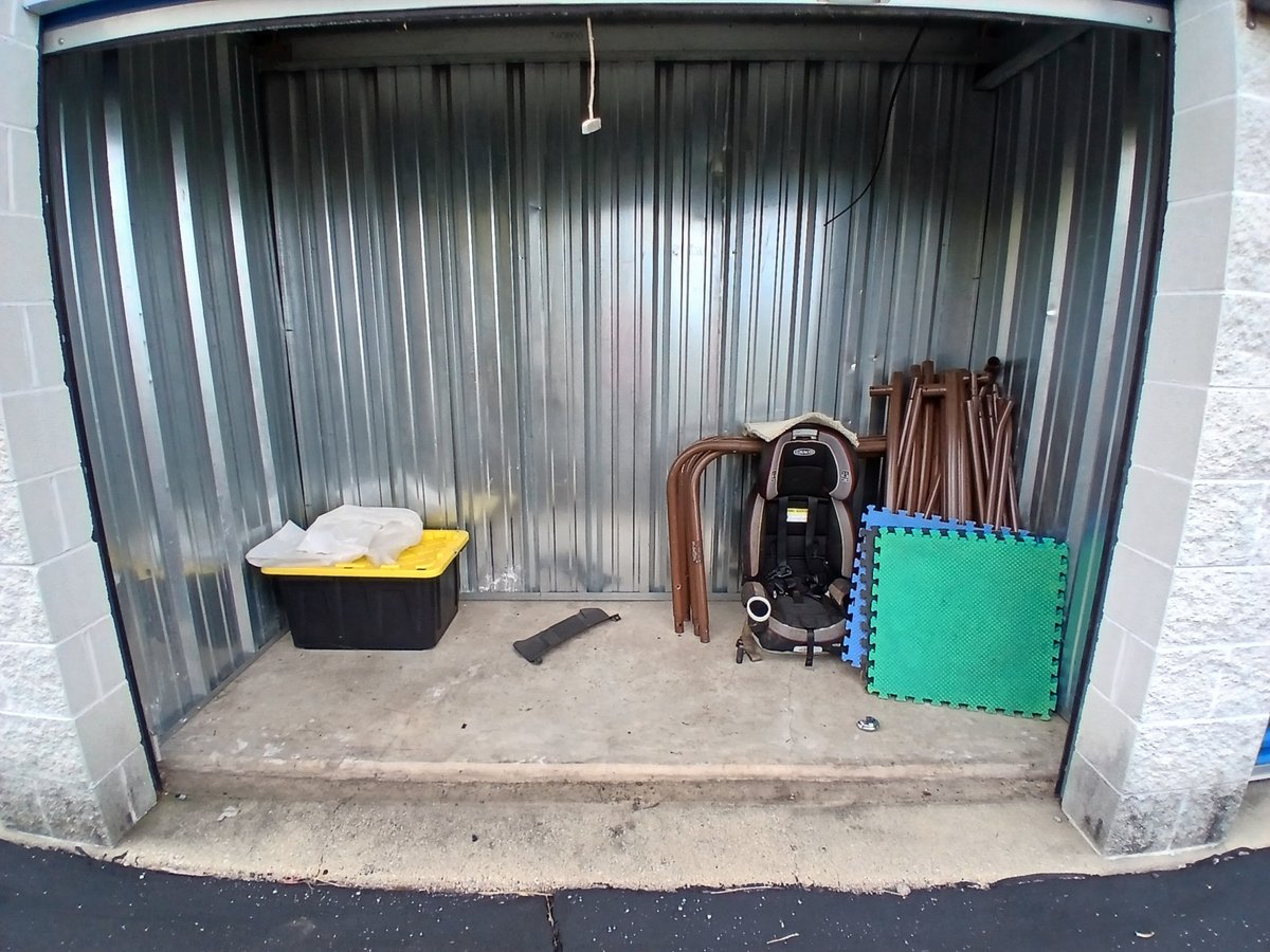 5 x 10 storage unit in Oswego, IL