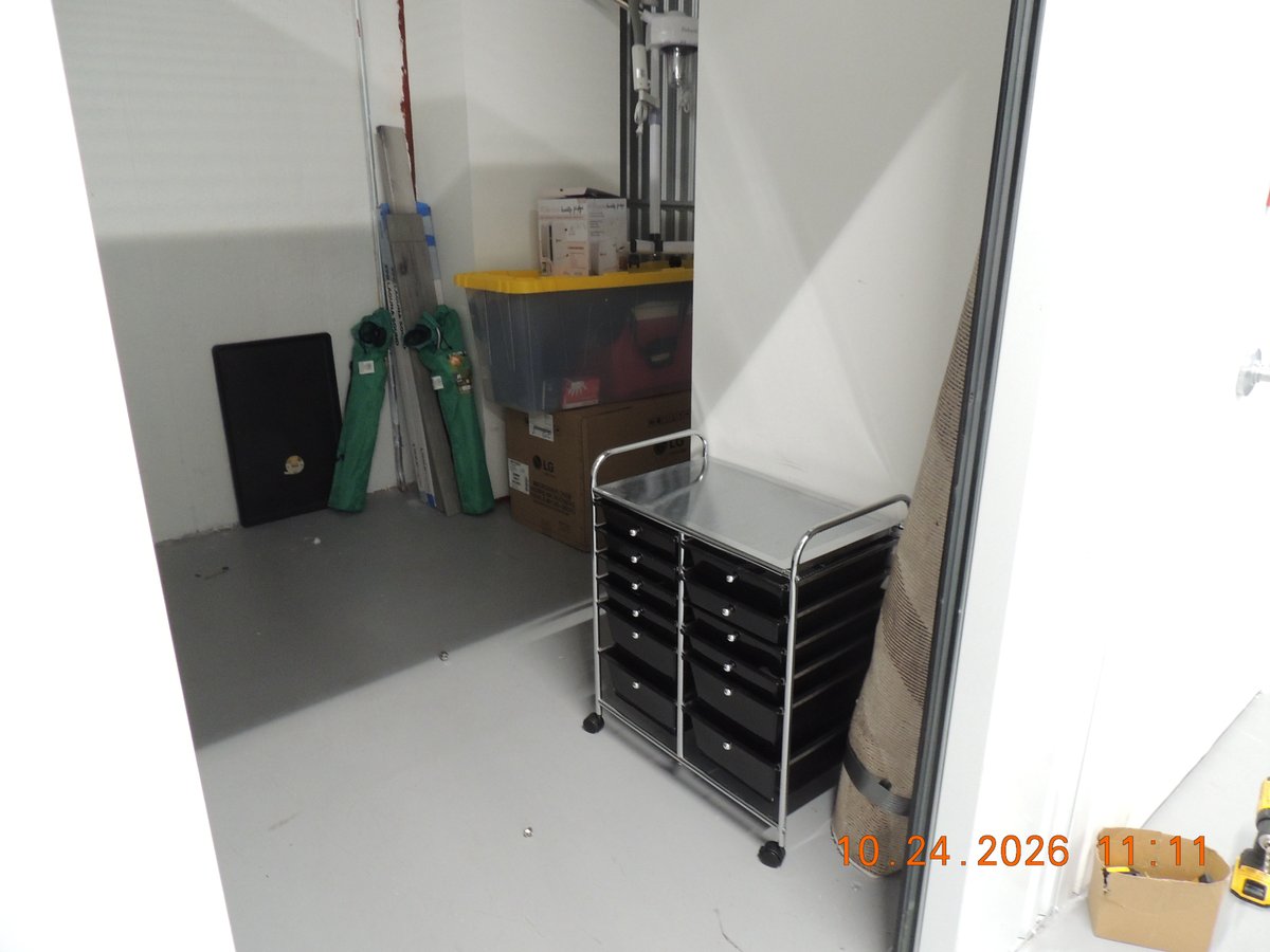 10 x 10 storage unit in Doral, FL