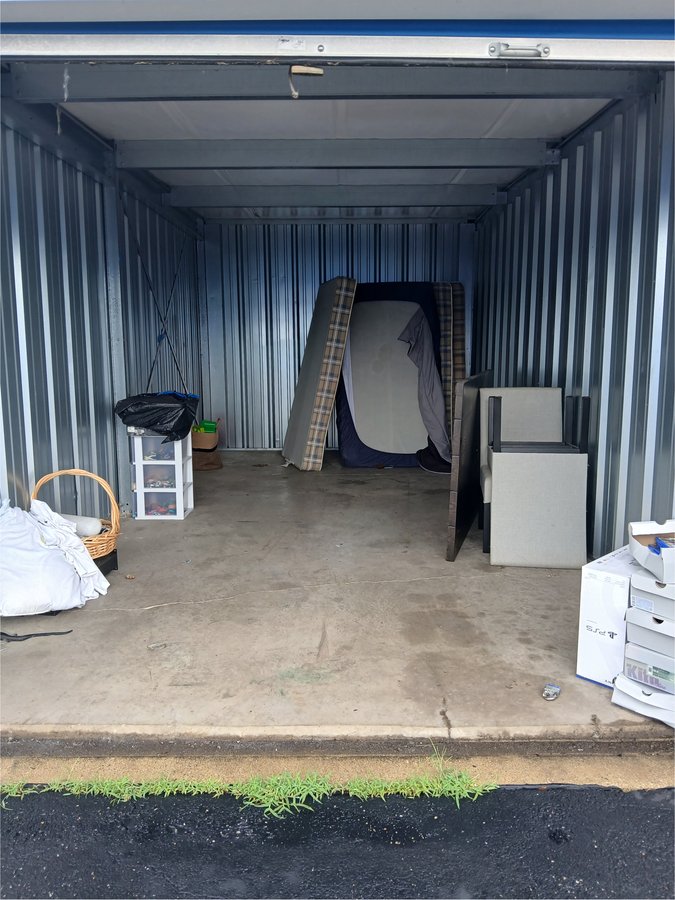 10 x 20 storage unit in Oswego, IL